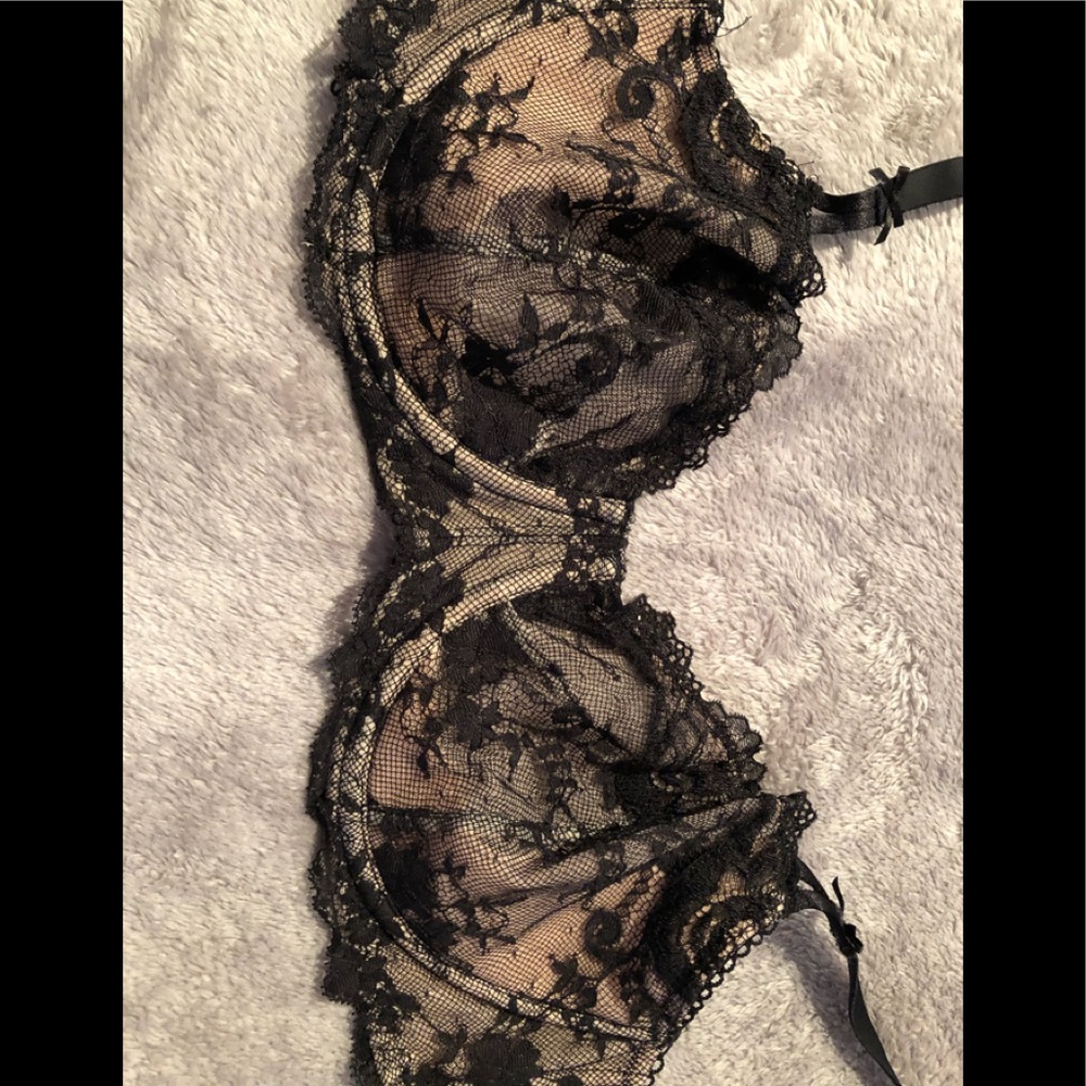 Victoria Secret Lace bra - Picture 1 of 3